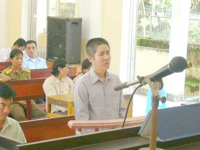 Hầu tòa vì lừa đảo tiền qua mạng